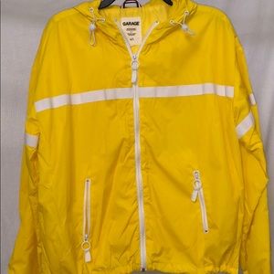 Yellow windbreaker🍯